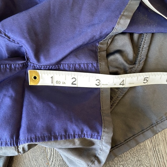 Size medium 8/10 Michigan running shorts - Picture 4 of 9